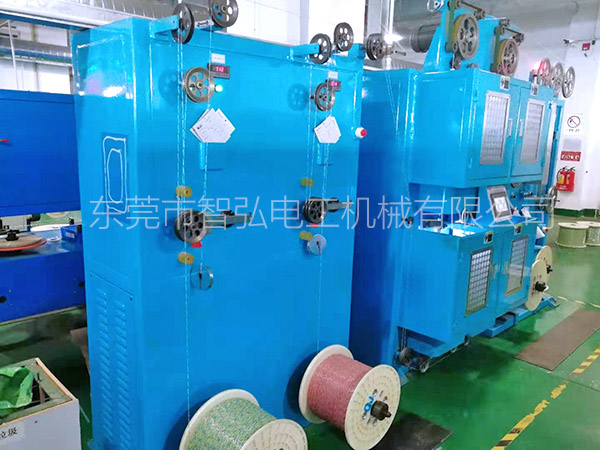 Machine d'emballage verticale à commande numérique à double couche et quatre couches