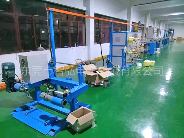 Extrudeuse de câble à fibre optique